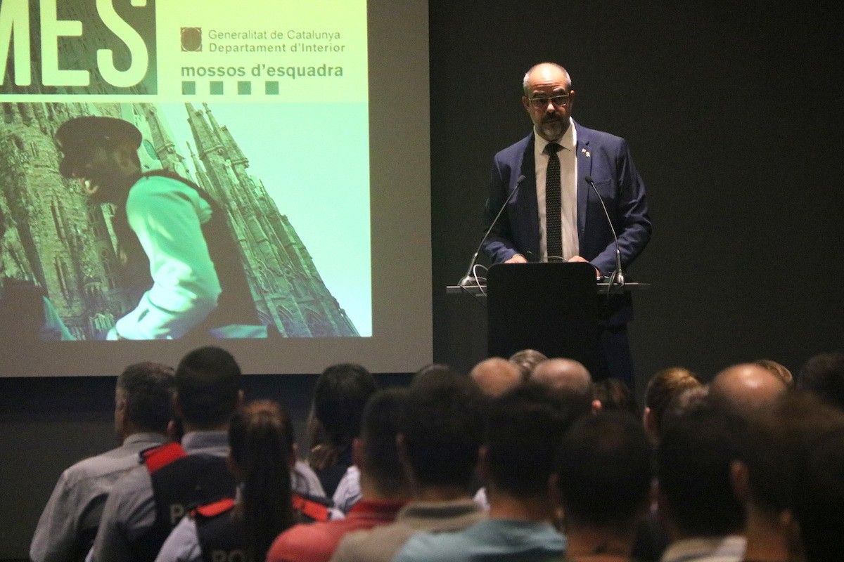 Miquel Buch durant la presentació dels nous agents que s'incorporen a Barcelona