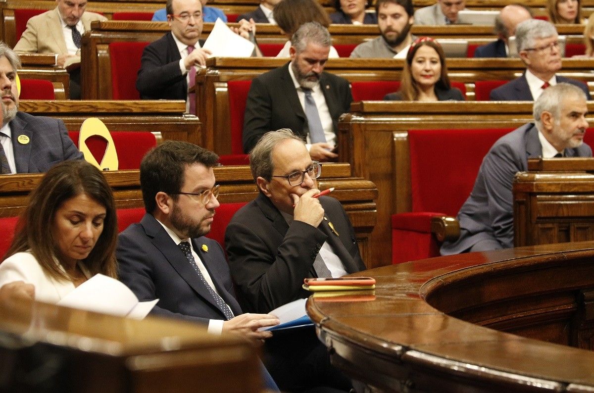 El president Quim Torra i el vicepresident Pere Aragonès, durant la sessió de control al Parlament.