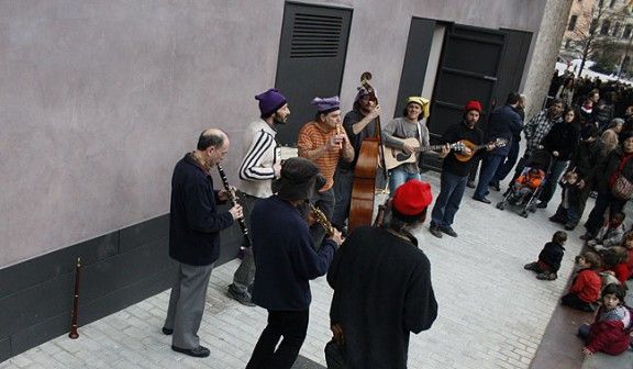 Els Randellaires tocant a la inauguració del Museu de Ripoll.