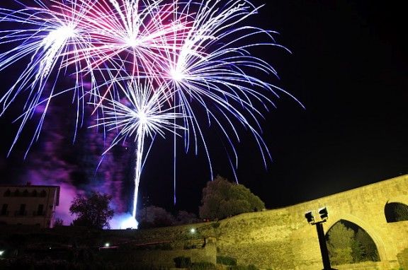 El castell de focs va tancar la Festa Major de Sant Joan.