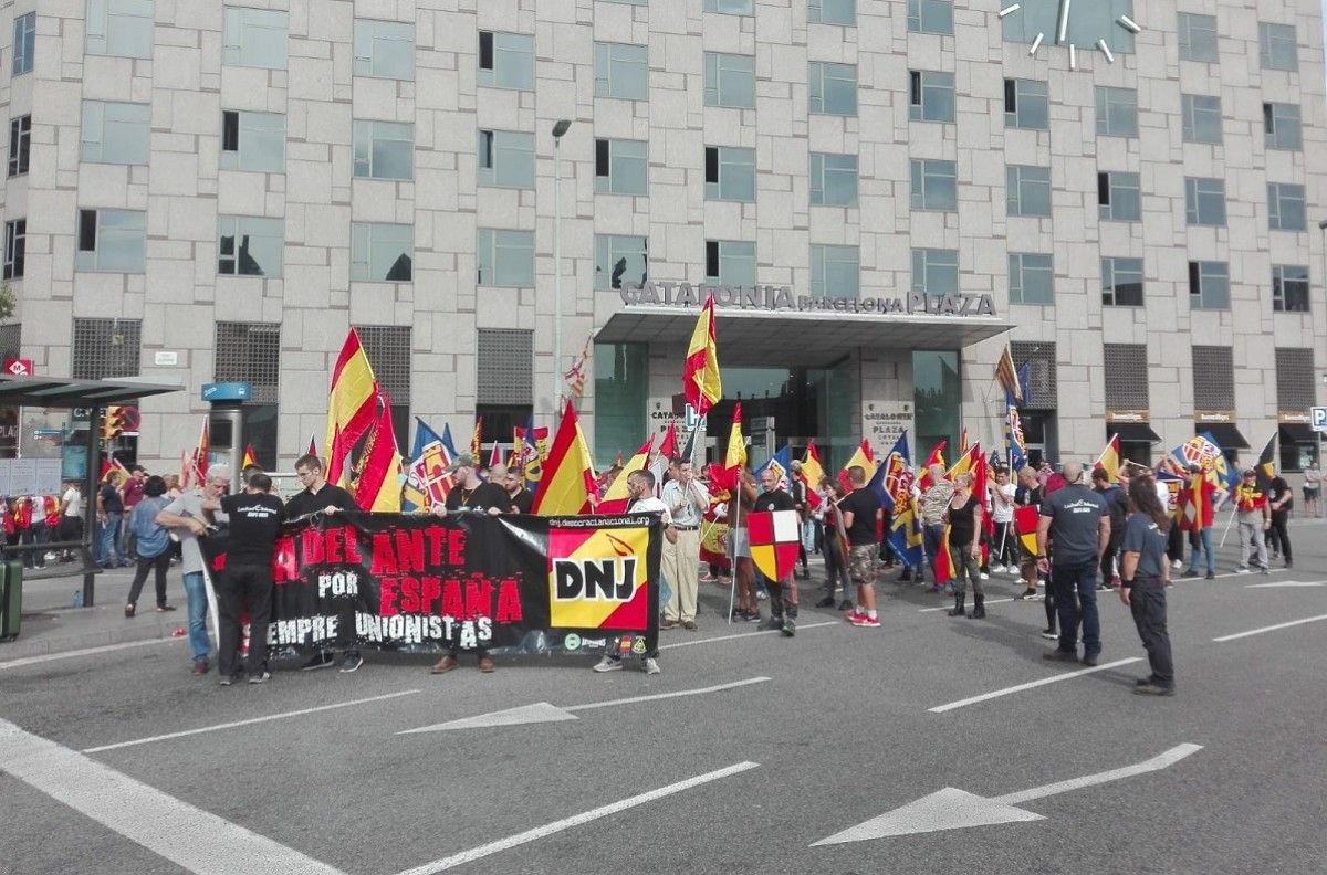 Manifestació de la Falange a Barcelona pel dia de la Hispanitat.