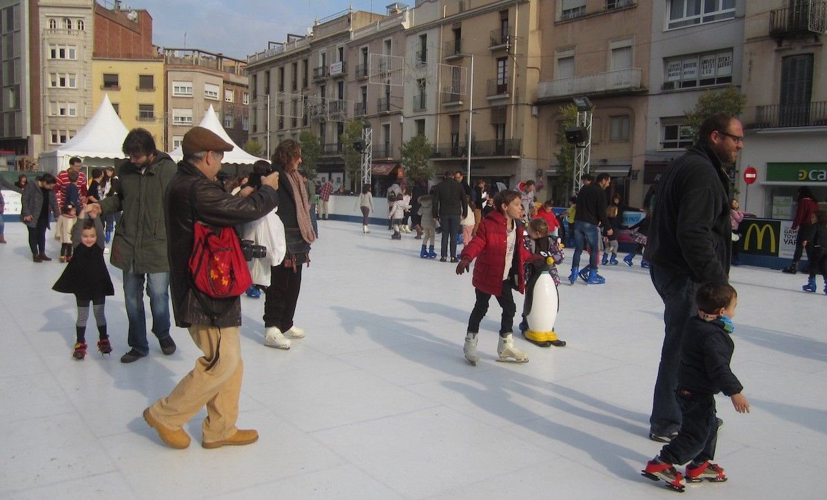 La pista de patinatge amb alguns usuaris