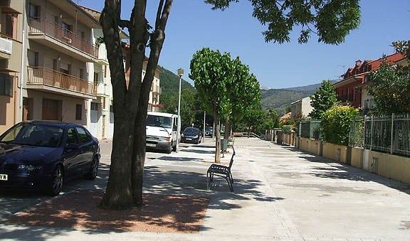 El carrer Cerdanya de Ripoll té vorera nova.