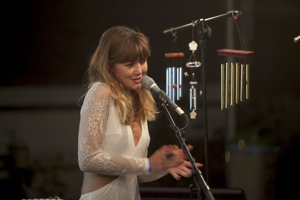 Maïa Vidal, en un moment de l'actuació al Festival Embassa't 2016 de Sabadell