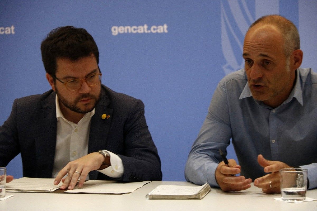 El vicepresident de la Generalitat, Pere Aragonès; i el director de l'Oficina de Drets Civils i Polítics, Adam Majó. 