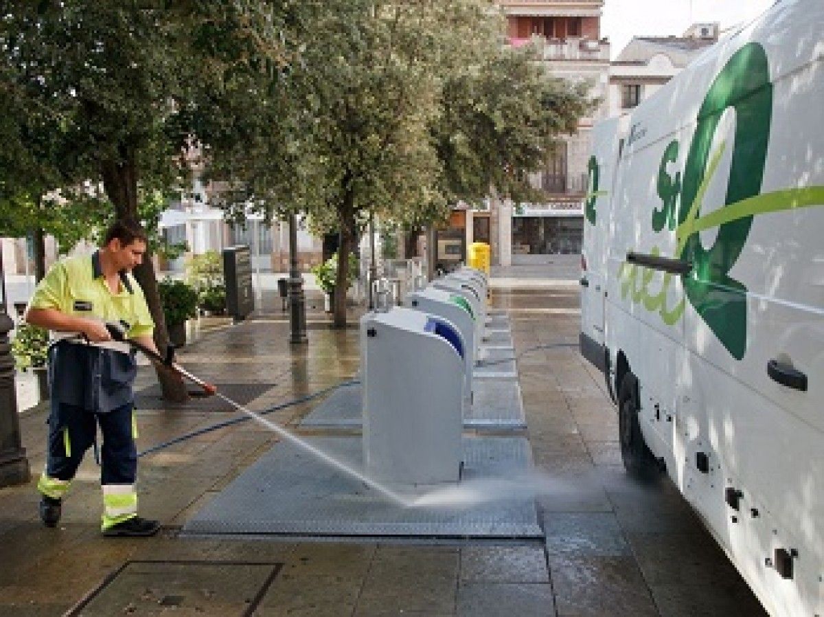 Imatge d'un contenidor soterrat que s'eliminarà aviat al centre de Sant Cugat