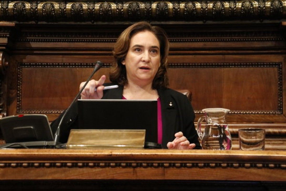 L'alcaldessa de Barcelona, Ada Colau, durant el ple municipal.