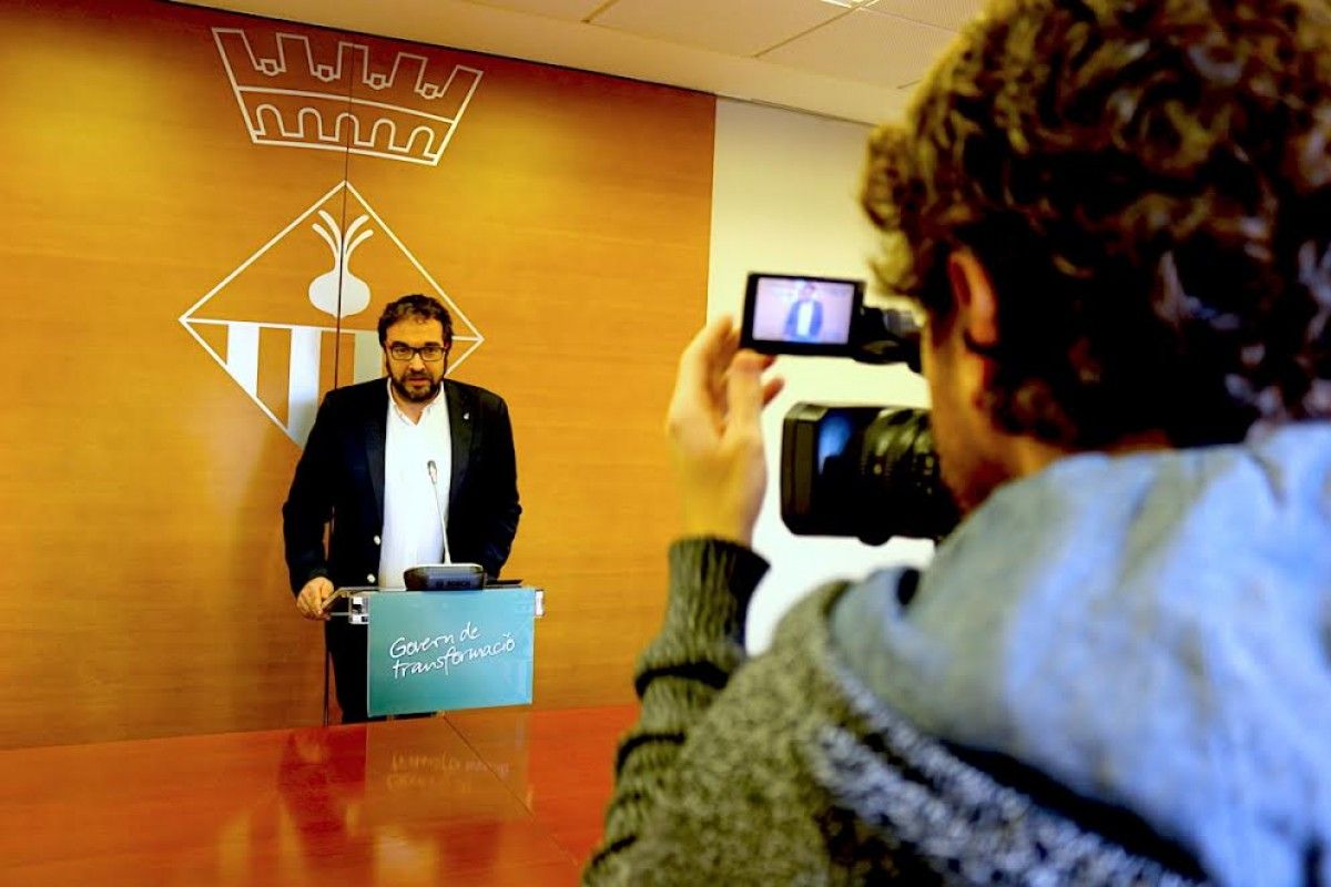 Juli Fernàndez, alcalde de Sabadell, en el moment en què ha comunicat la notícia