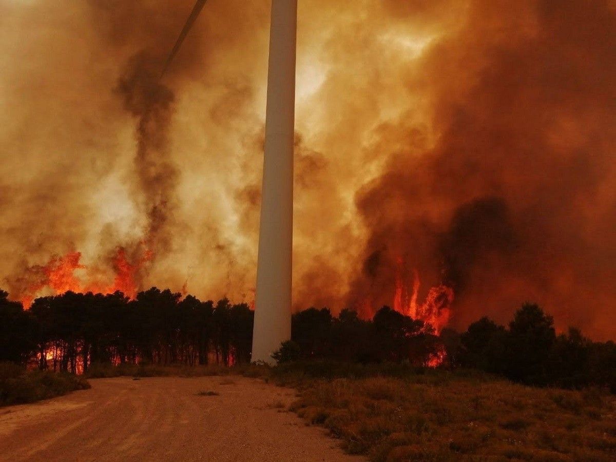 L'incendi forestal de Corbera d'Ebre afecta un parc eòlic