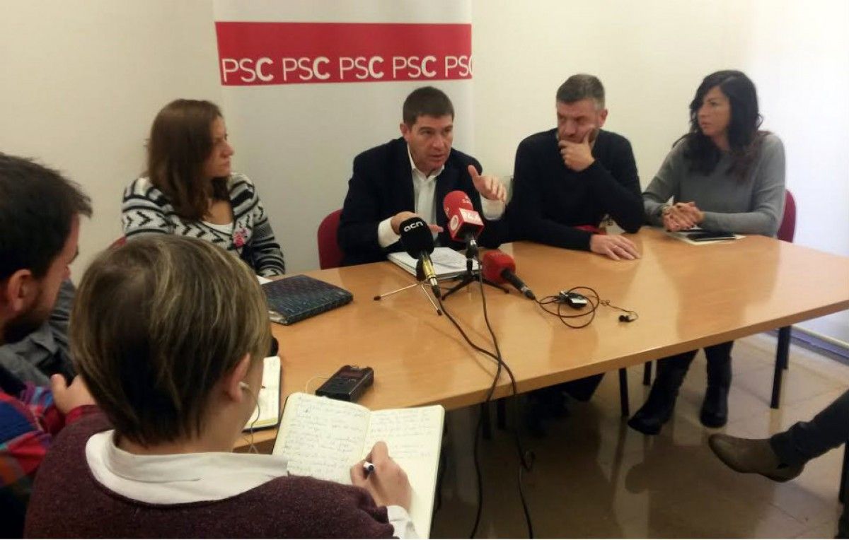 Josep Ayuso, portaveu del PSC, en roda de premsa.