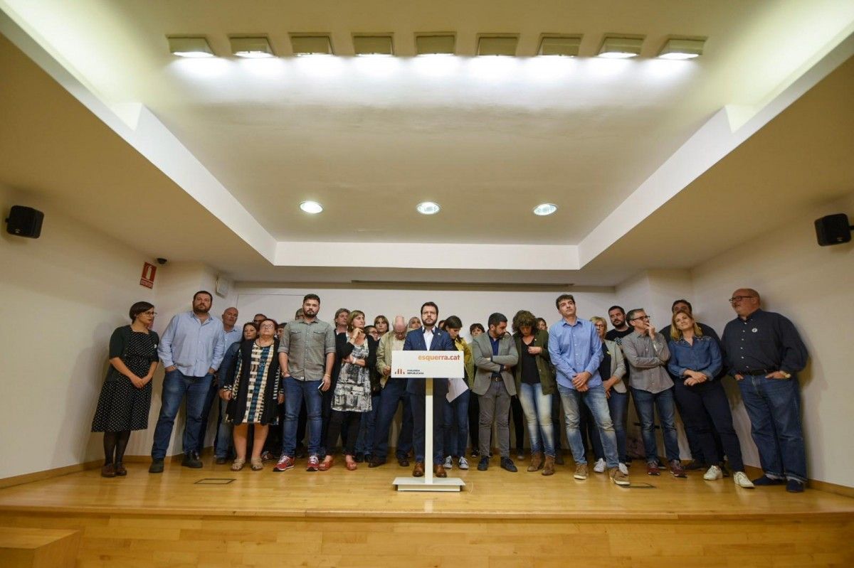 Els principals dirigents d'ERC, encapçalats per Pere Aragonès, en roda de premsa