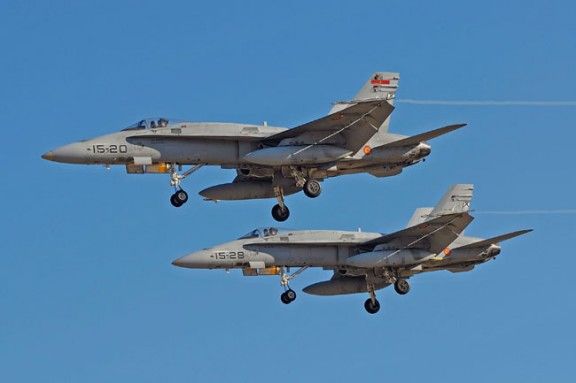 Dos F-18 com els que van sobrevolar dilluns el Ripollès.