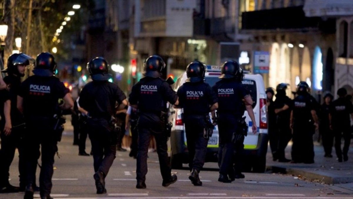 El mossos a la Rambla després de l'atemptat.