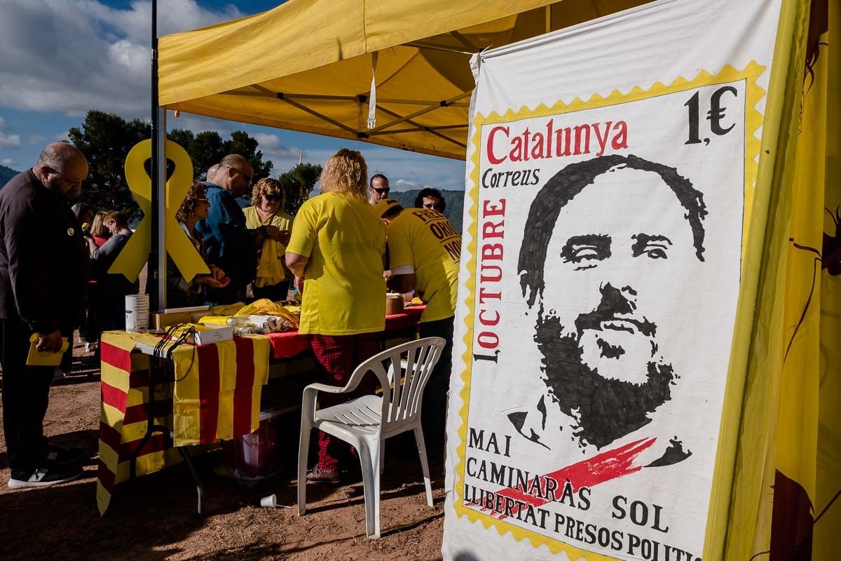Pancarta amb el rostre d'Oriol Junqueras en una concentració a Lledoners