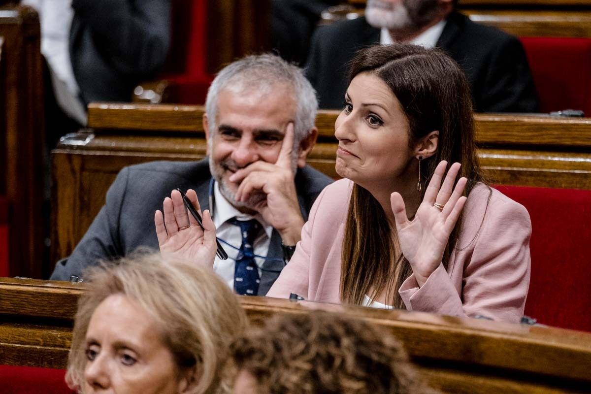 Lorena Roldán i Carlos Carrizosa al Parlament.