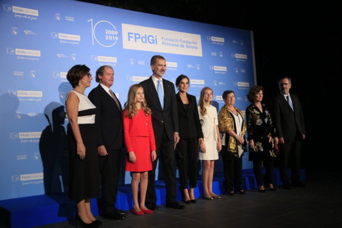 Pla general del rei Felip VI, la reina Letícia, la princesa Elionor i la infanta Sofia, durant els Premis Princesa de Girona 2019.