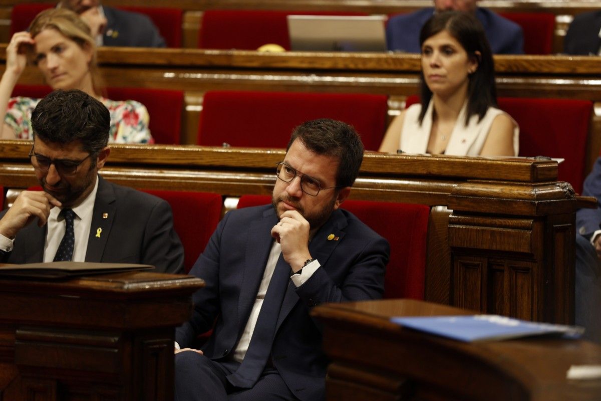 Pere Aragonès i Jordi Puigneró, en un ple del Parlament.