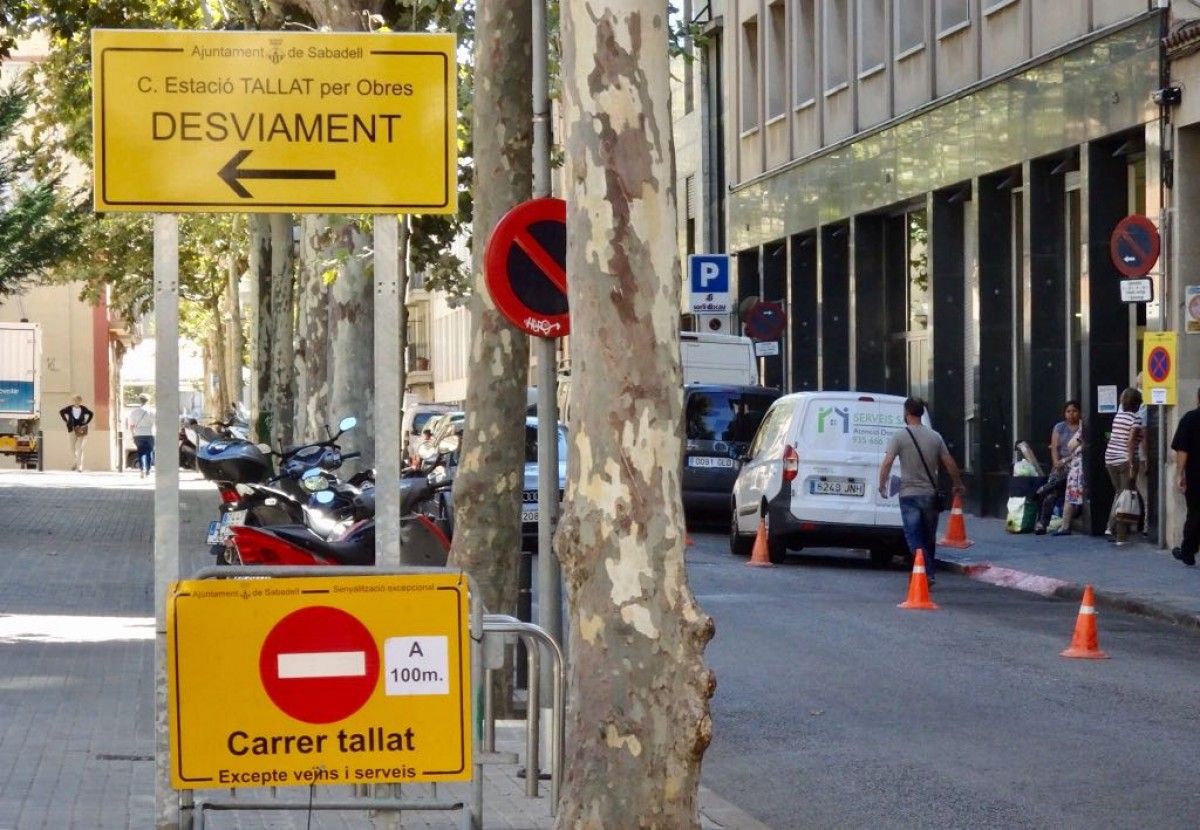 Canvi de sentit al carrer Indústria de Sabadell.