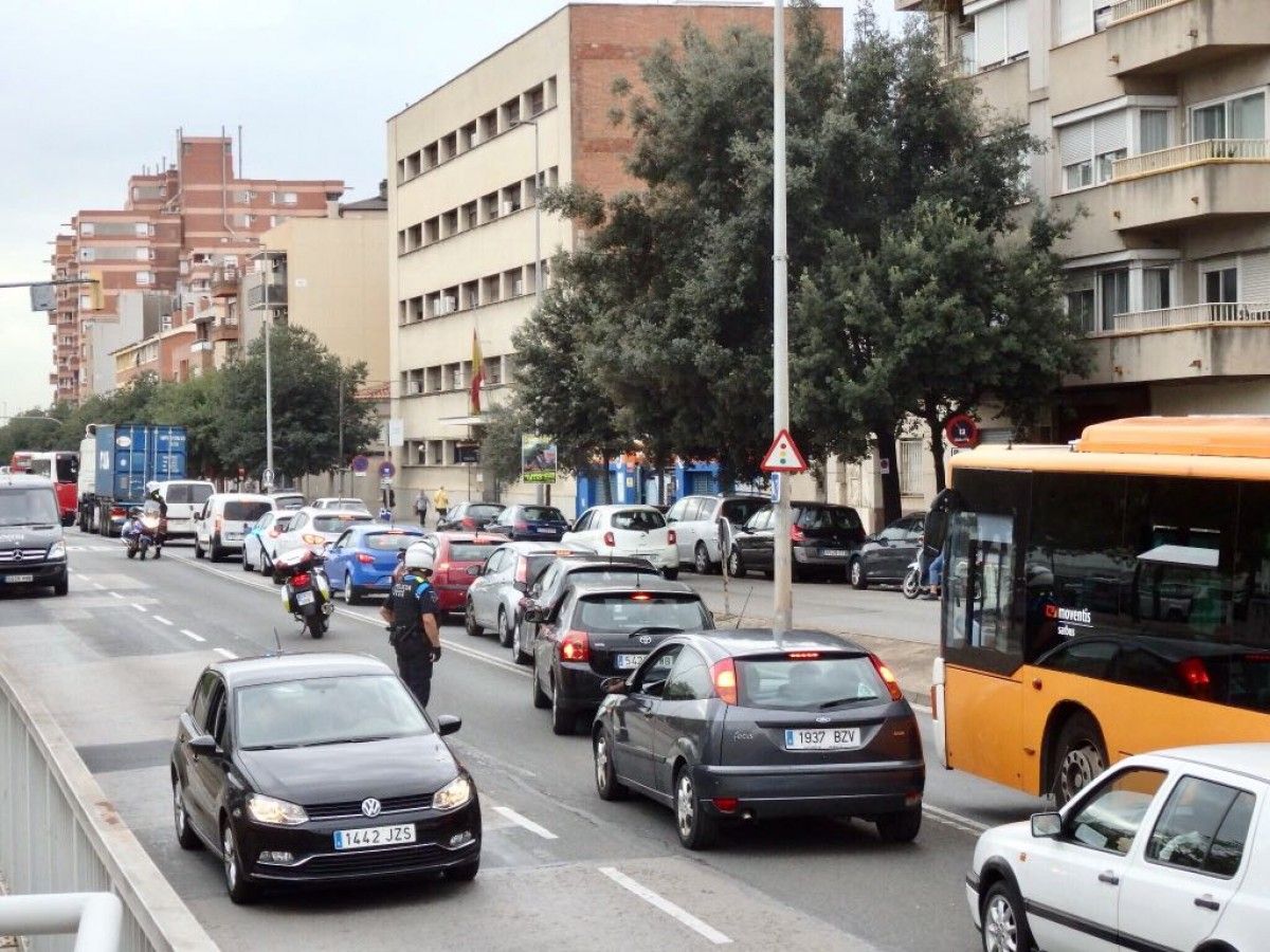 Molta congestió de cotxes a la Gran Via de Sabadell