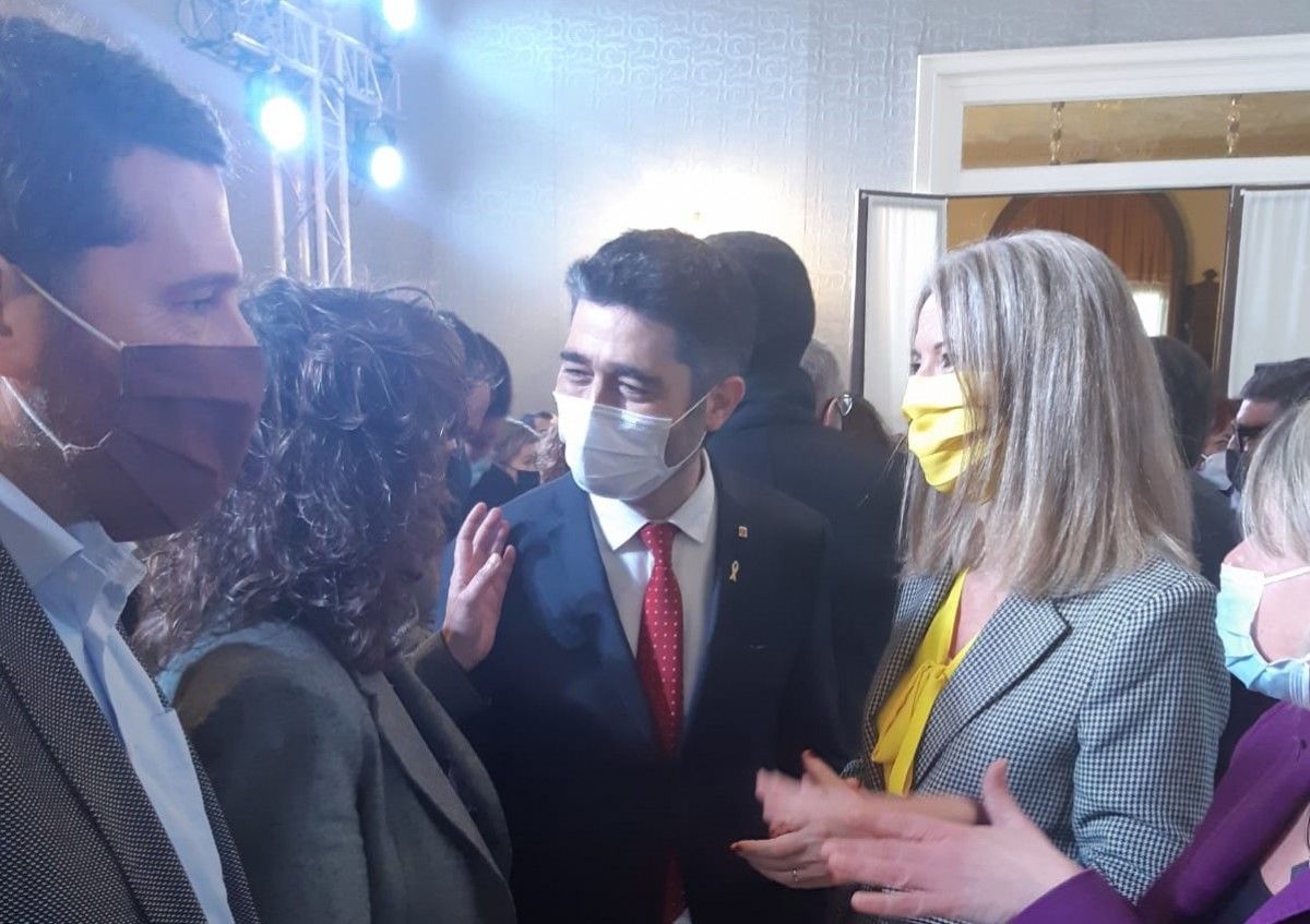 L'alcaldessa Mireia Ingla amb el vicepresident Puigneró i la consellera Jordà