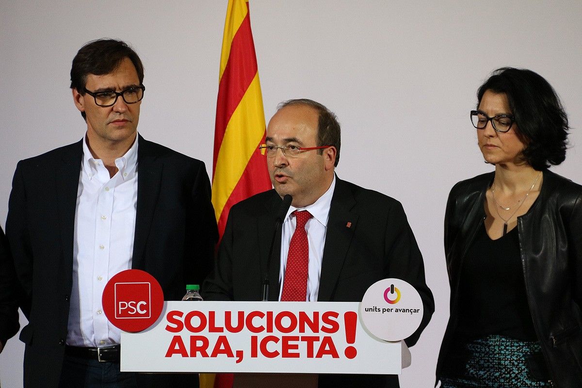 Miquel Iceta, amb Salvador Illa i Eva Granados en una roda de premsa del partit