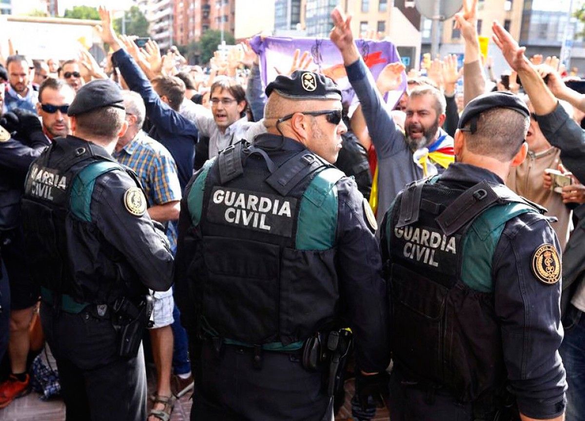 Agents de la Guàrdia Civil a Sabadell, el 20-S