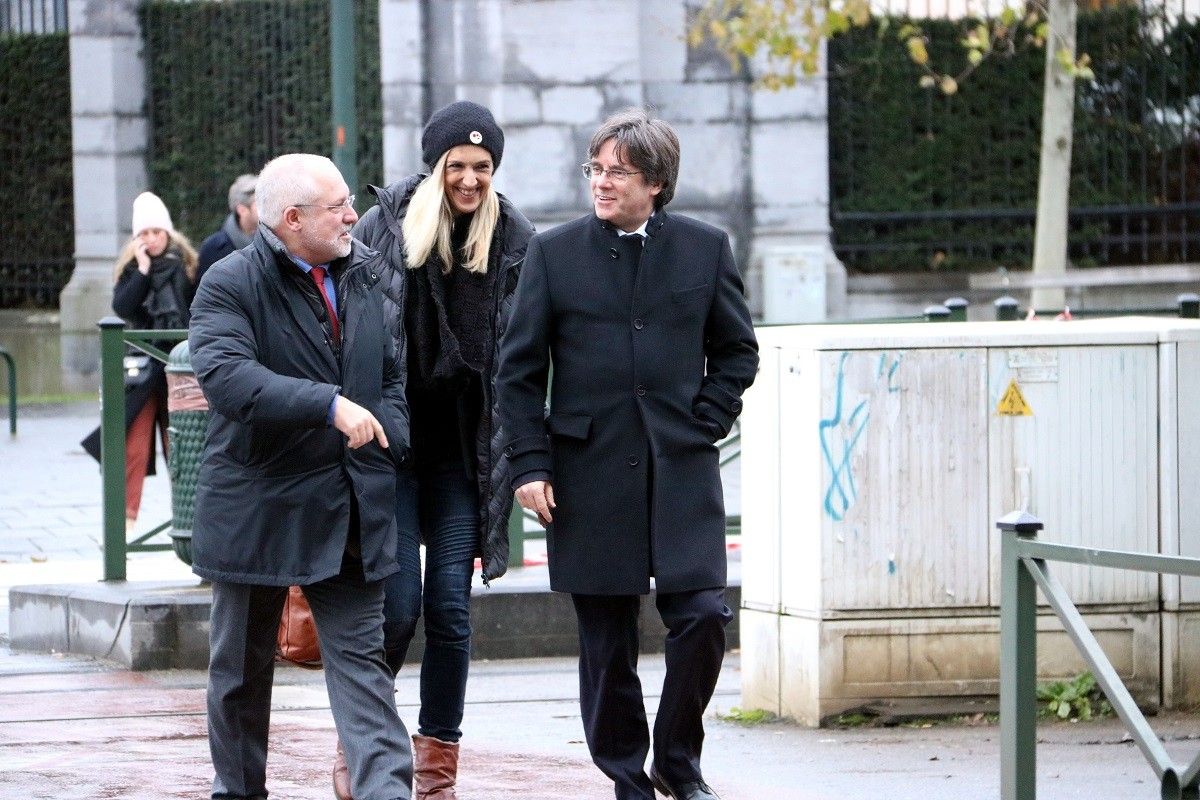 Carles Puigdemont i Lluís Puig es dirigeixen cap al tribunal belga
