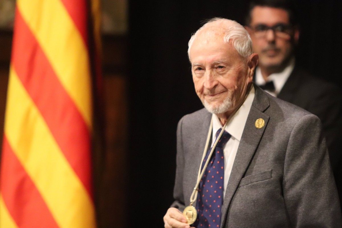 Josep Vallverdú, amb la Medalla d'Or