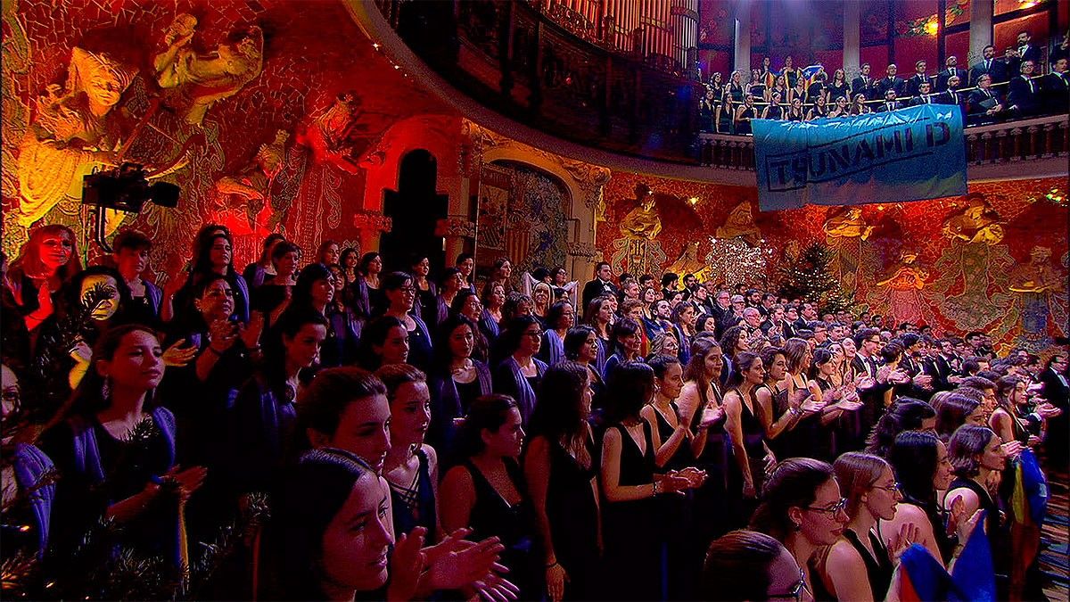 La pancarta de Tsunami, al Palau de la Música