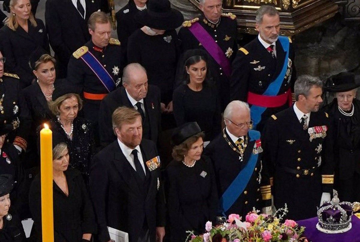 Felip VI, Letícia, Joan Carles I i Sofia, al funeral d'Elisabet II