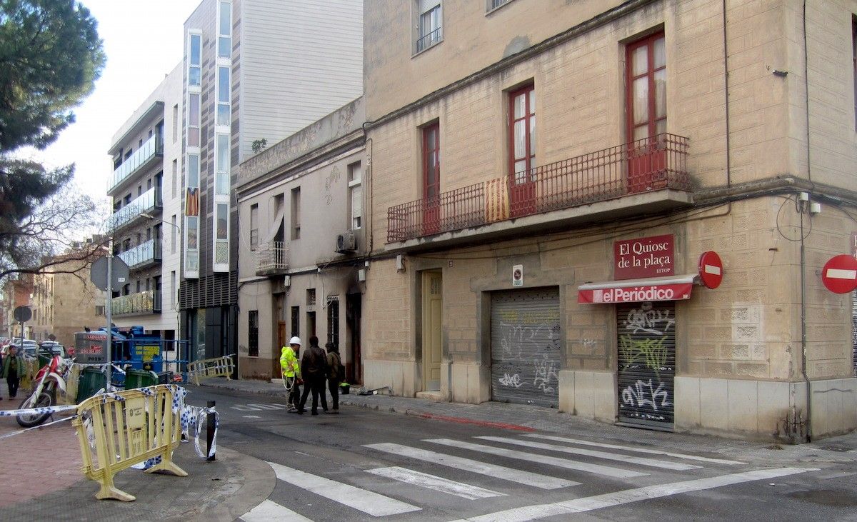 Aspecte que ofereix la casa afectada a la plaça Vallès