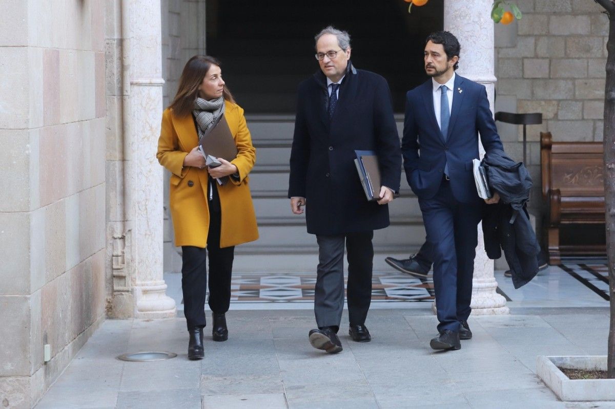 Quim Torra es dirigeix a la reunió del Govern del 15 de gener del 2020 amb Meritxell Budó i Toni Comín