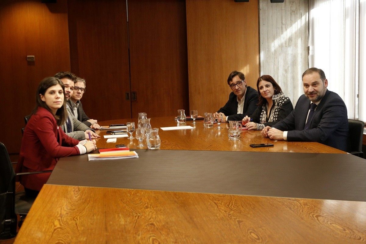 Reunió dels equips negociadors d'ERC i el PSOE, abans de la investidura de Sánchez.