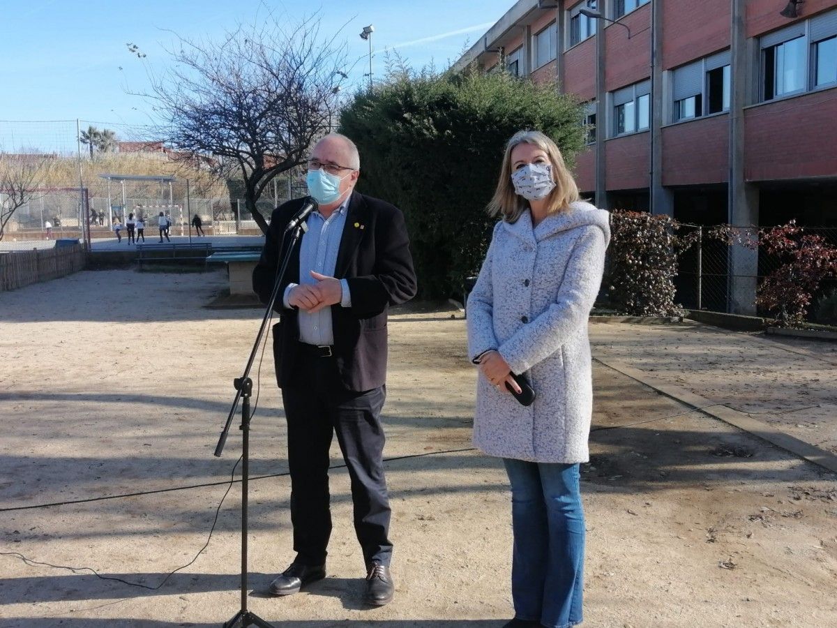 El conseller d'Educació Josep Bargalló i l'alcaldessa de Sant Cugat, Mireia Ingla