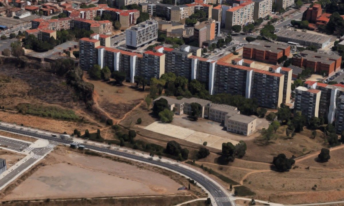 Vista de la façana de Badia des de Sabadell