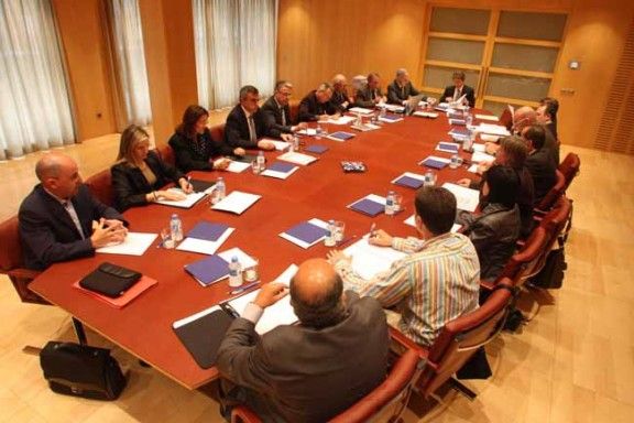 Un moment de la celebració del Consell d'Administració de Caixa Girona, que ha aprovat per unanimitat l'inici de la fusió per absorció amb 'la Caixa' 