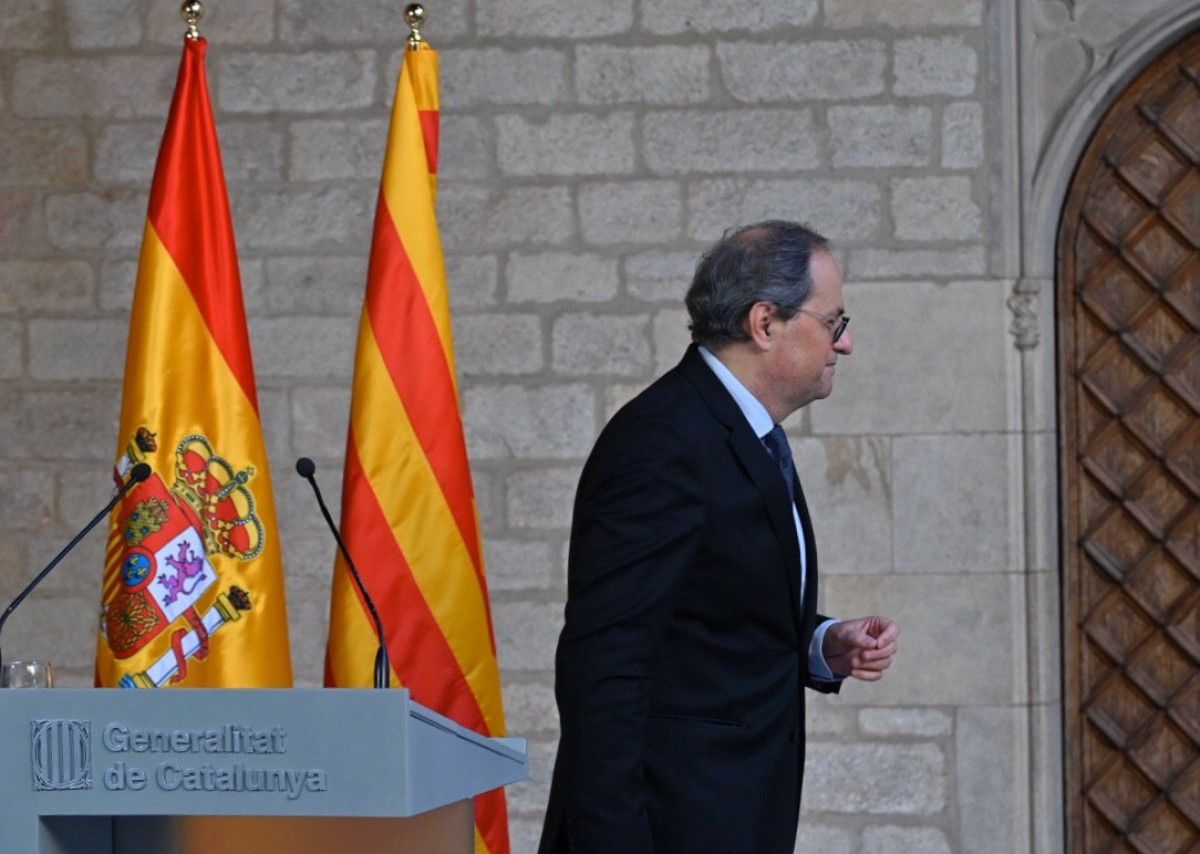 Quim Torra marxa de la Galeria Gòtica del Palau de la Generalitat després de la reunió amb Sánchez. 