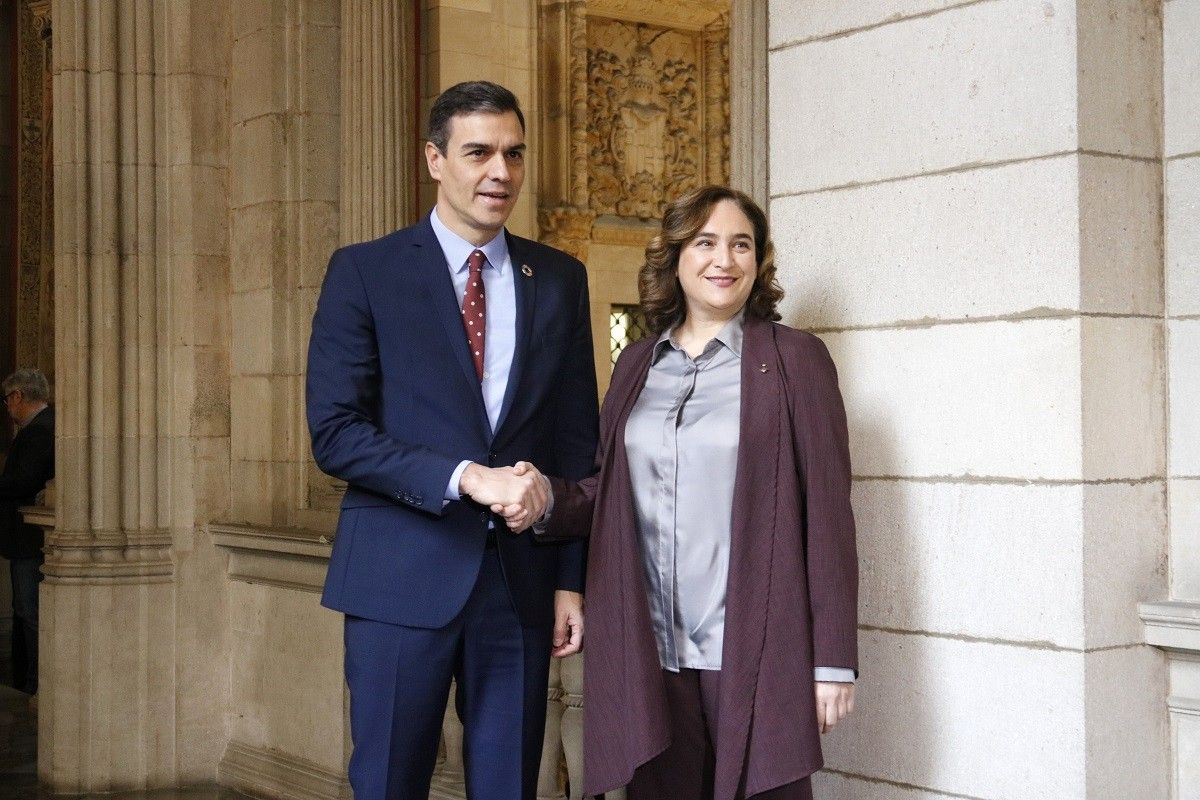 Sánchez i Colau s'han reunit a l'Ajuntament de Barcelona