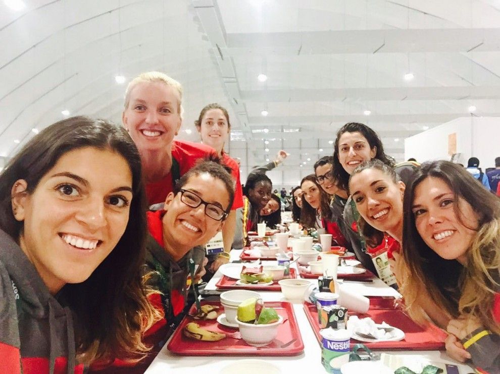 Anna Cruz amb altres jugadores a Rio 