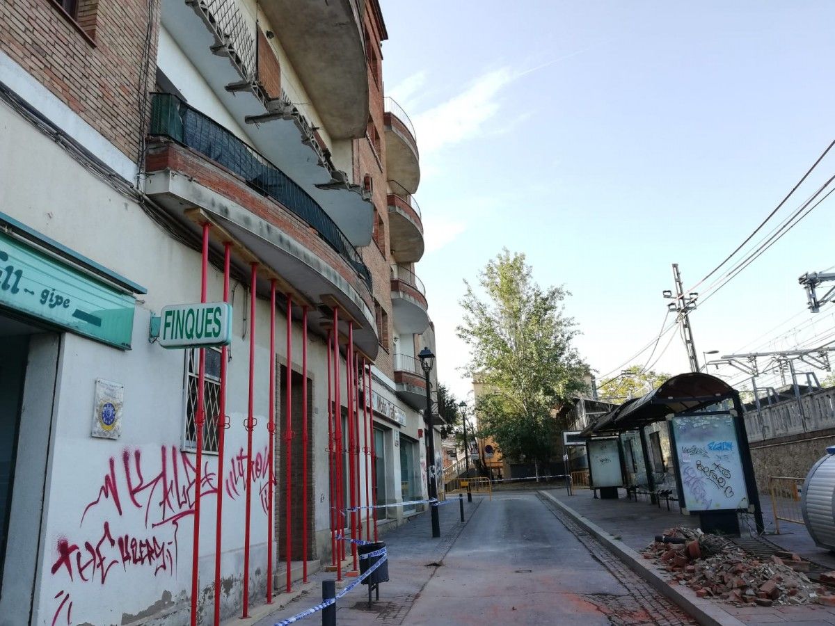 L'habitatge i tram afectat de l'avinguda de Lluís Companys arran de l'esfondrament