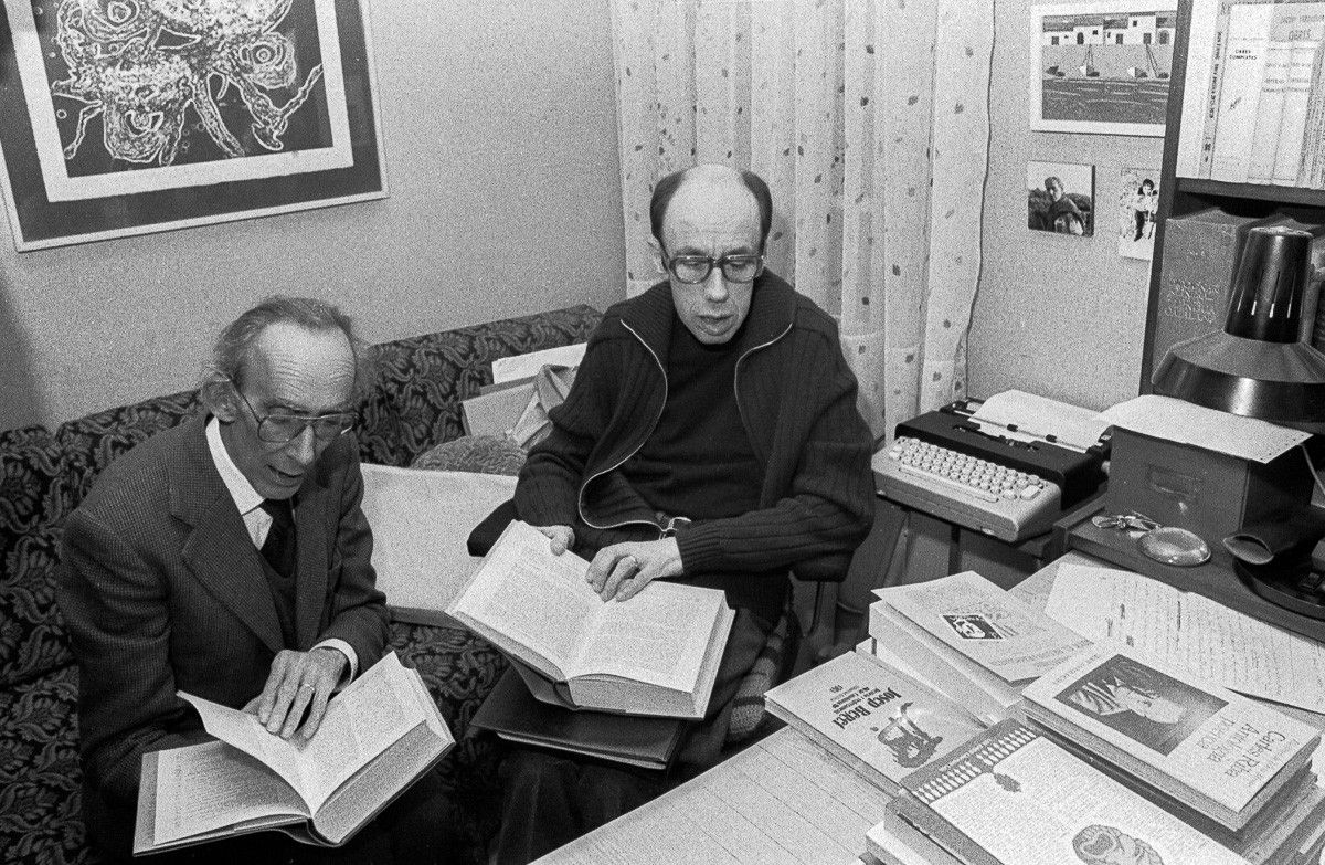 Josep Benet, en una visita a Miquel Martí i Pol, el març de 1980