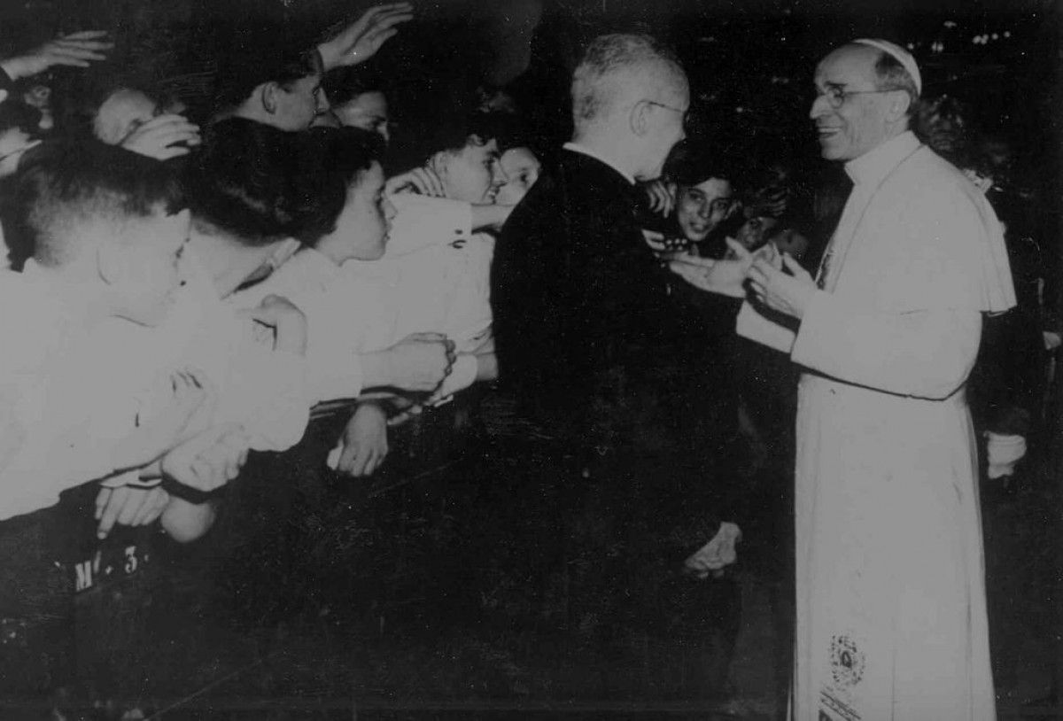 Pius XII en una audiència pública al Vaticà a finals dels anys quaranta.