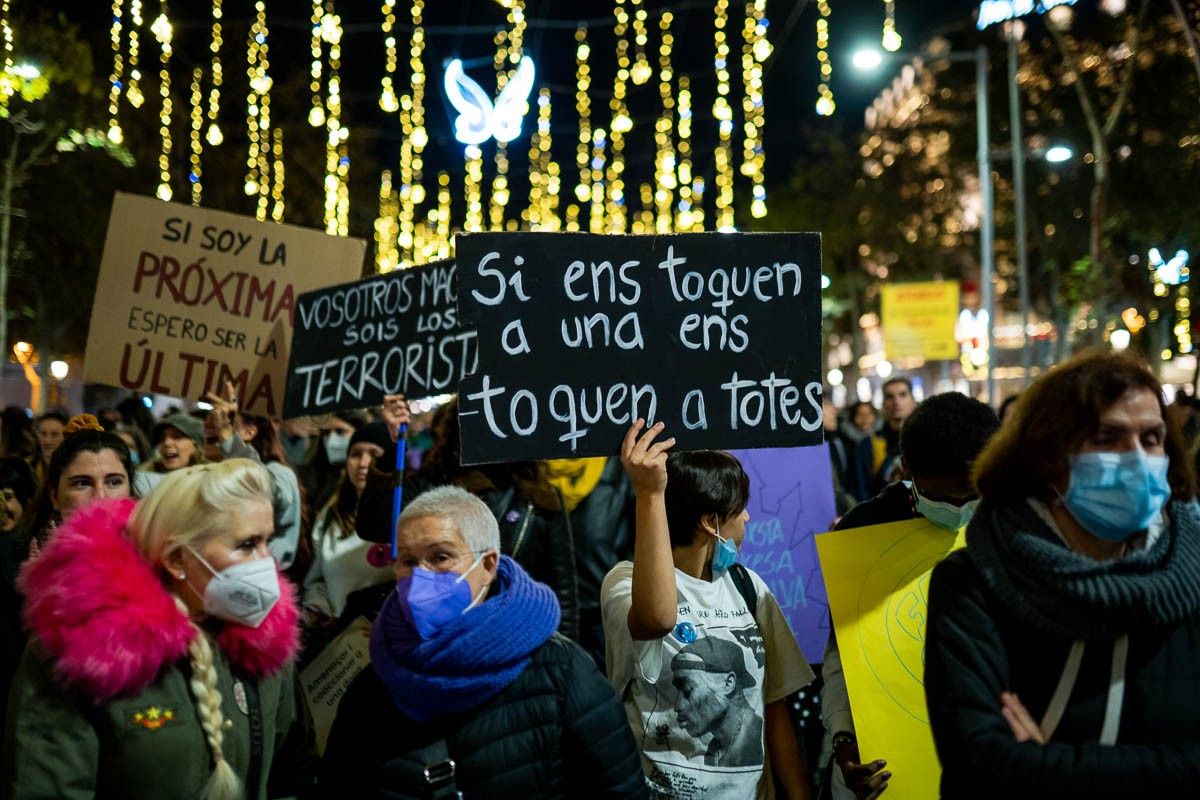 Manifestació a Barcelona amb motiu del 25-N