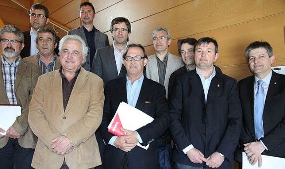 L'executiva de l'AMI amb Josep Maria Vila d'Abadal i Jordi Munell, entre altres alcaldes.