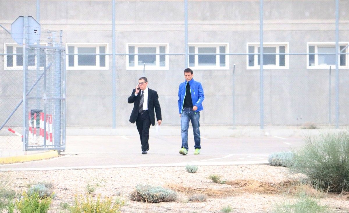 Jaume Alonso-Cuevillas sortint d'una visita als consellers del PDECat empresonats a Estremera