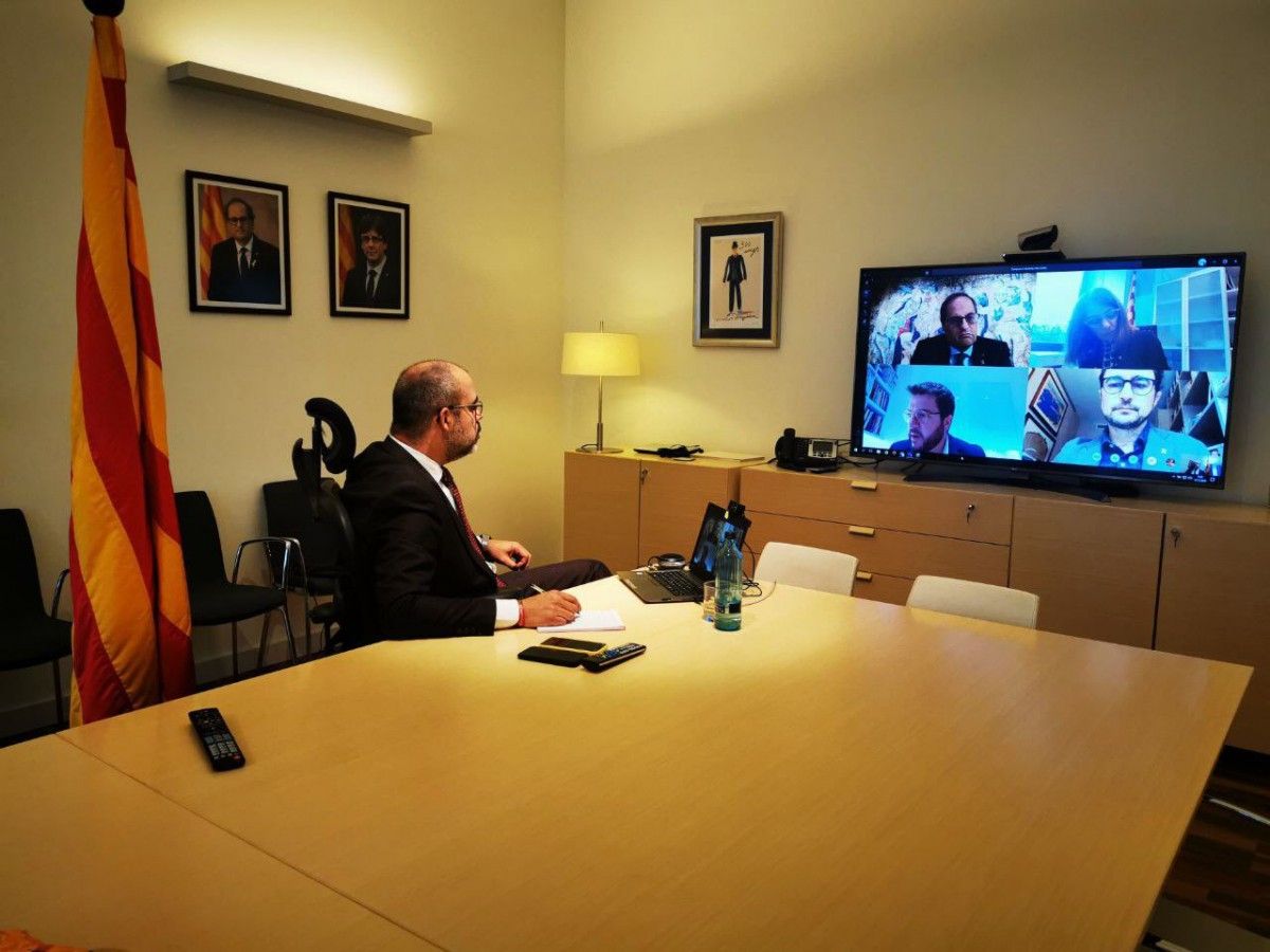El conseller d'Interior, Miquel Buch, durant la reunió telemàtica del Govern del 17 de març