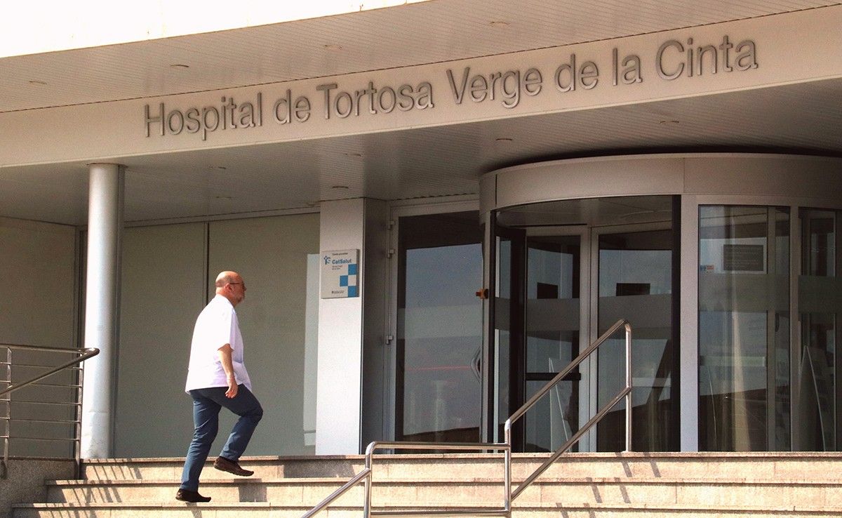 L'entrada de l'hospital de la Verge de Tortosa