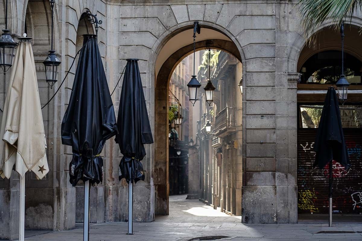 L'entorn de la plaça Reial de Barcelona, amb una fesomia inhabitual.