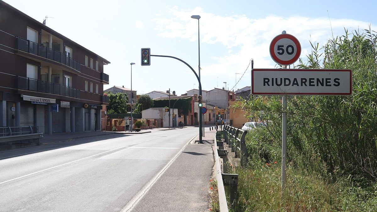 Entrada al municipi de Riudarenes.