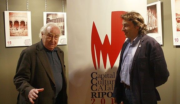 Arnau Puig amb l'alcalde de Ripoll Jordi Munell el 2013, on va llegir el pregó de la festa major. 